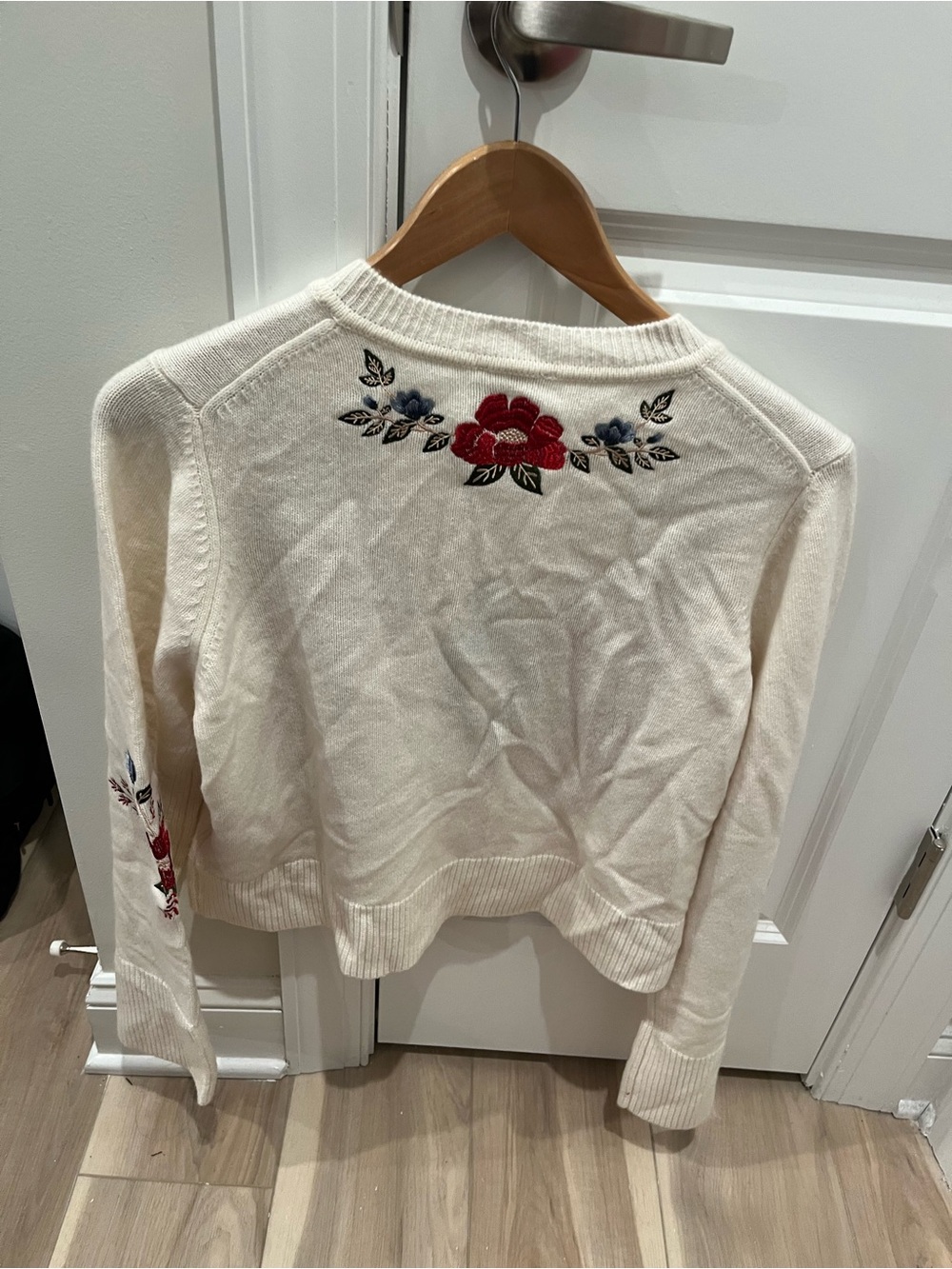 NWT FARM Rio Cream Embroidered Flowers Buttoned Knit Cardigan S - Picture 5 of 6